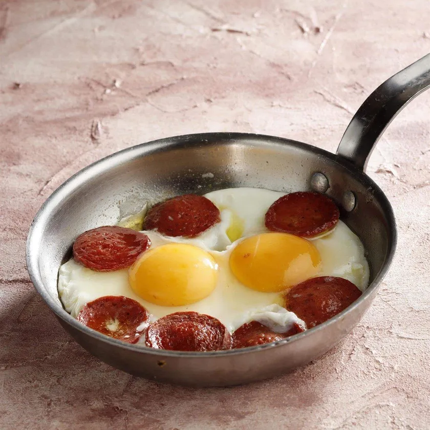 Sahanda Sucuklu Yumurta